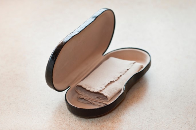 Как комбинировать аксессуары с очками для увеличения продаж